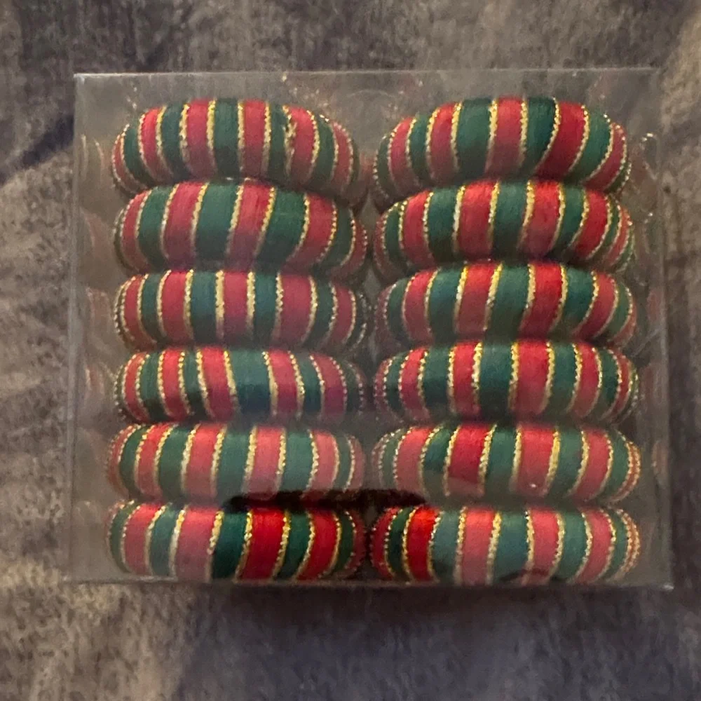 12 Festive Red and Green Yarn Wrap Napkin Rings Set